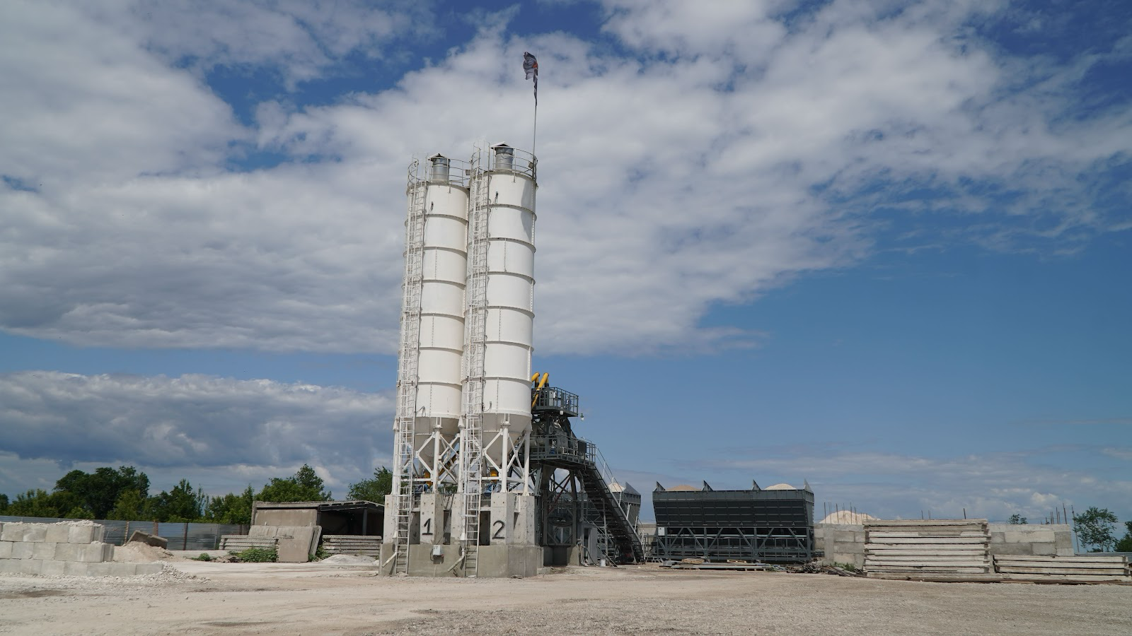 высокие силосы